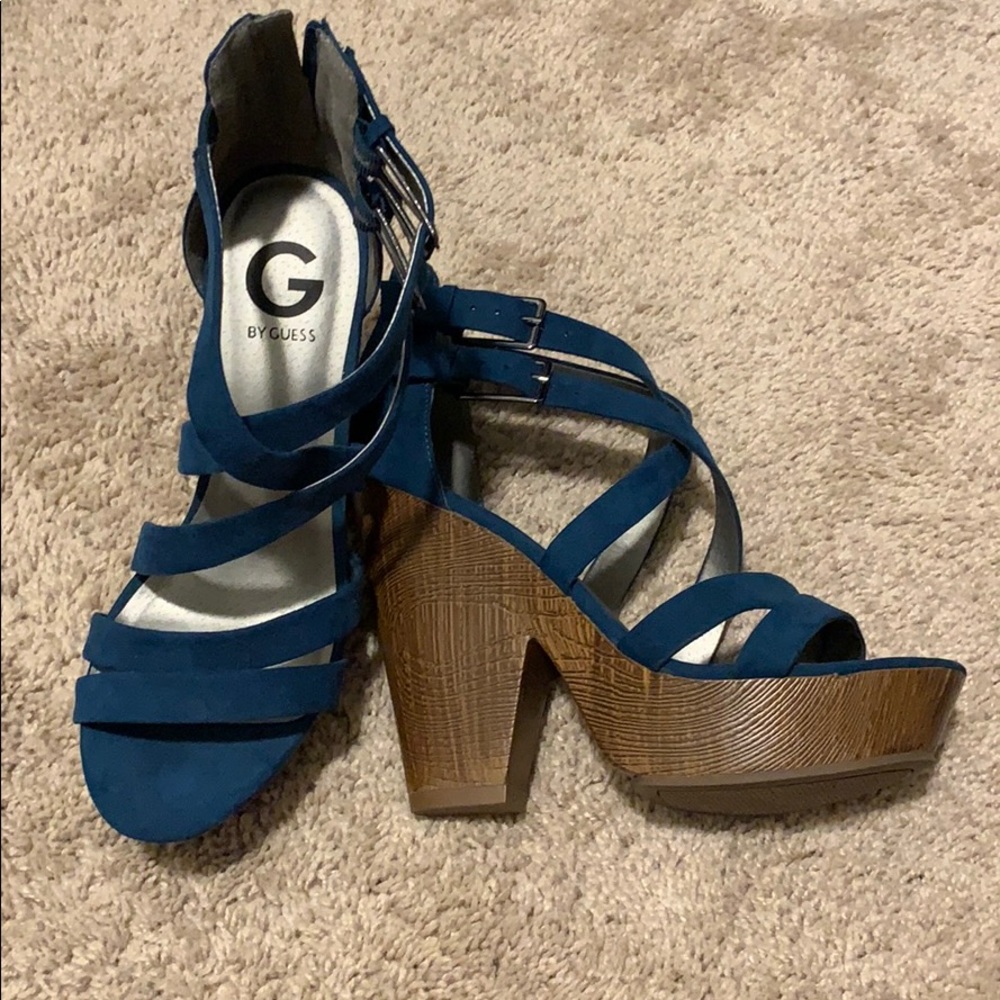 GUESS Pumps